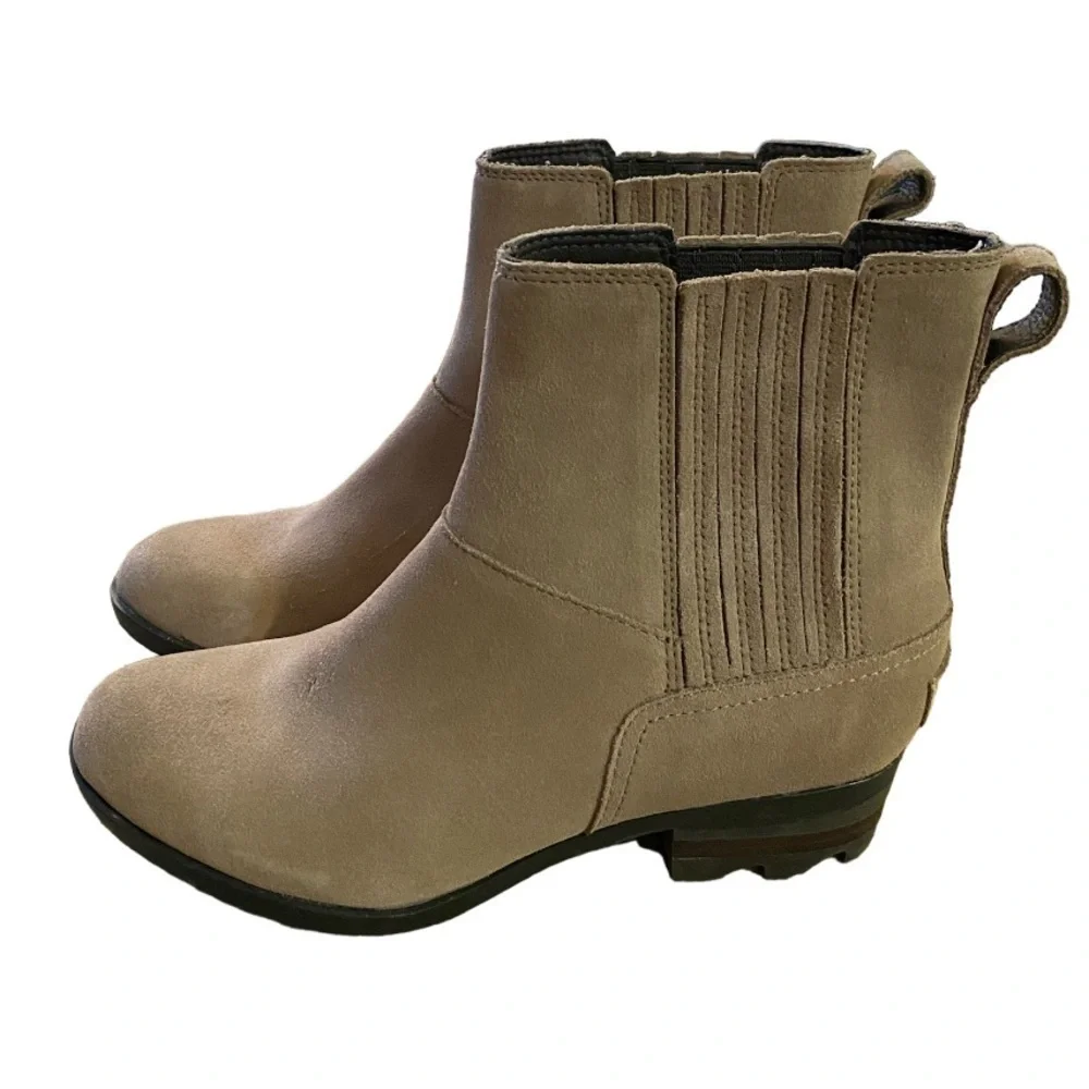 Sorel Lola Chelsea Boot Tan Size 7